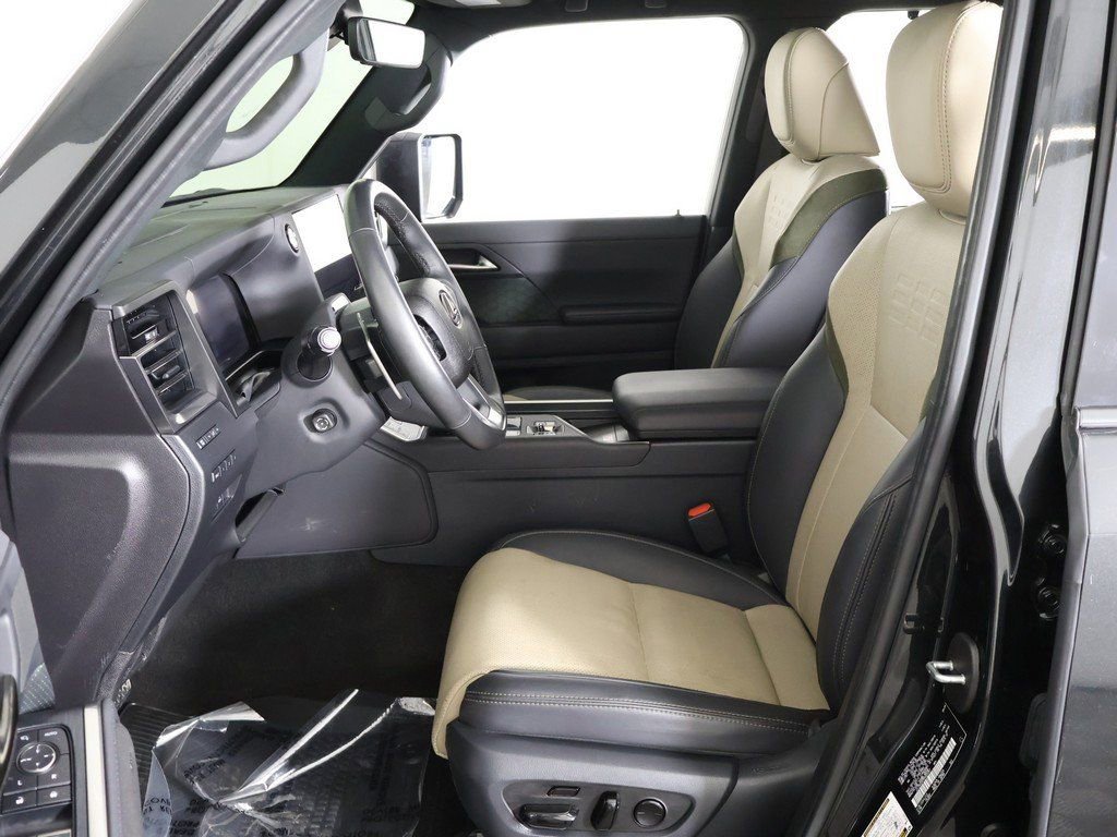 Used 2024 Lexus GX 550 image 36