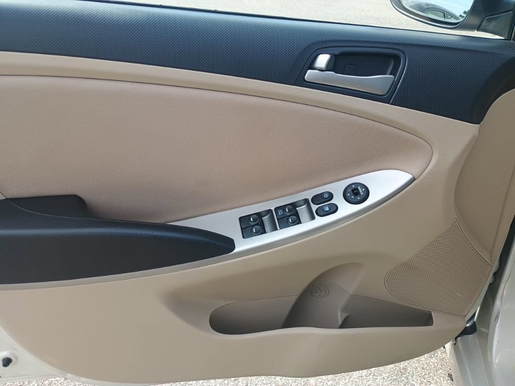 Used 2016 Hyundai Accent SE FWD image 10