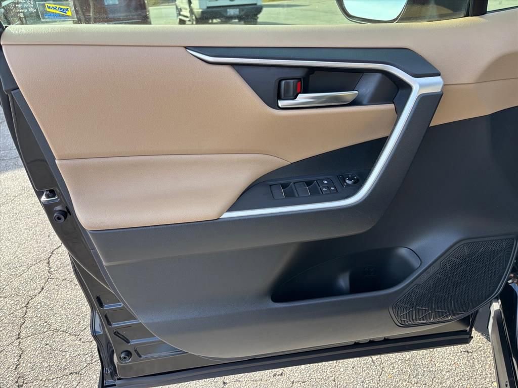 Used 2019 Toyota RAV4 XLE Premium image 11