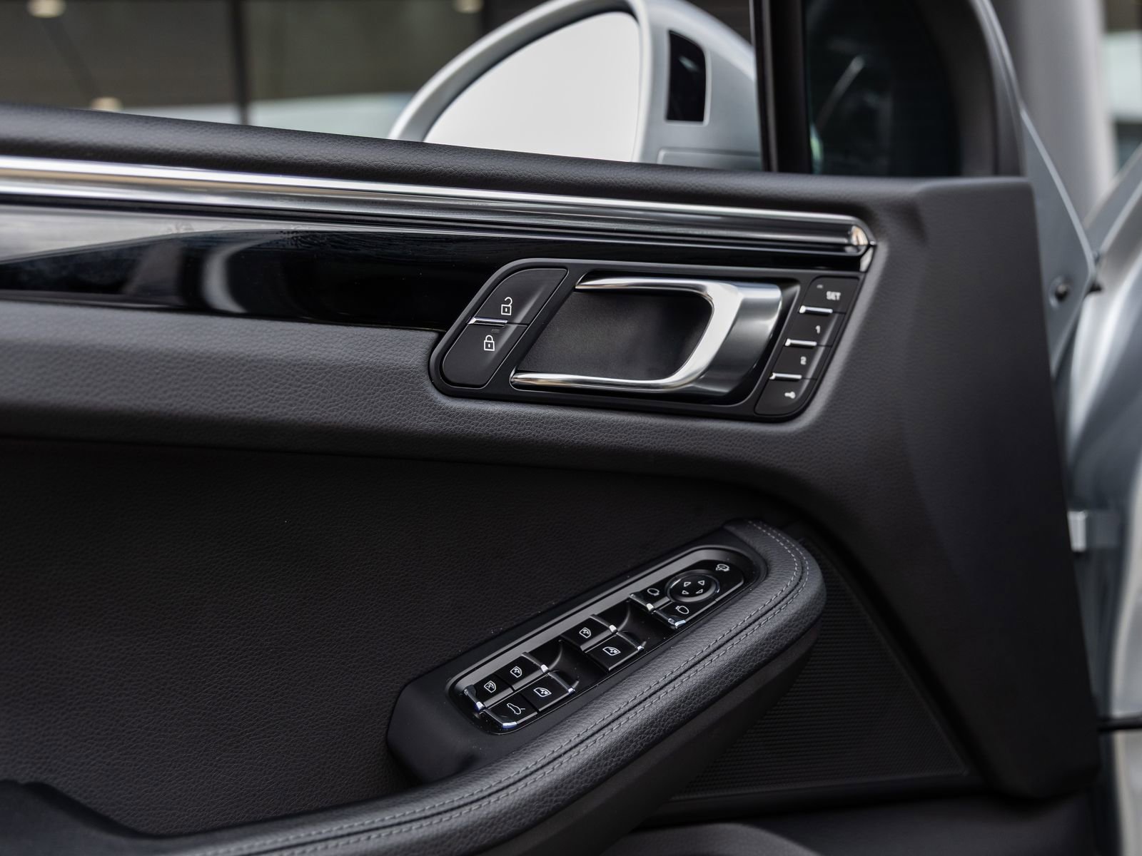 Used 2026 Porsche Macan image 22