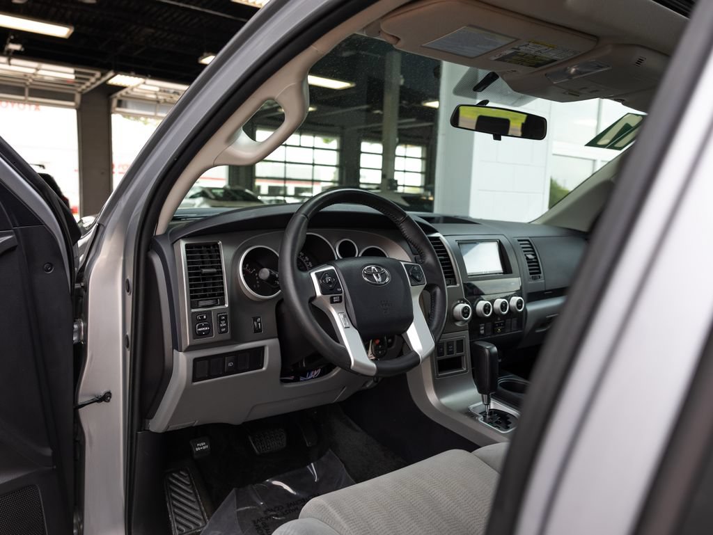 Used 2017 Toyota Sequoia SR5 AWD/4WD image 14