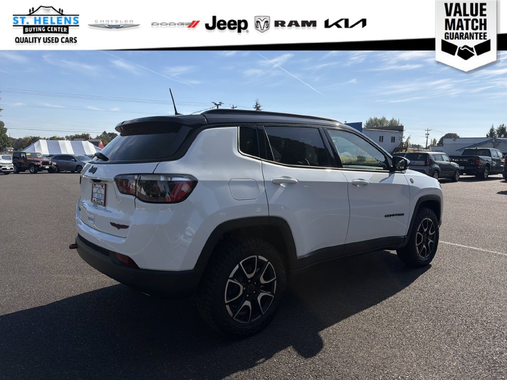 Used 2026 Jeep Compass Trailhawk AWD/4WD image 9