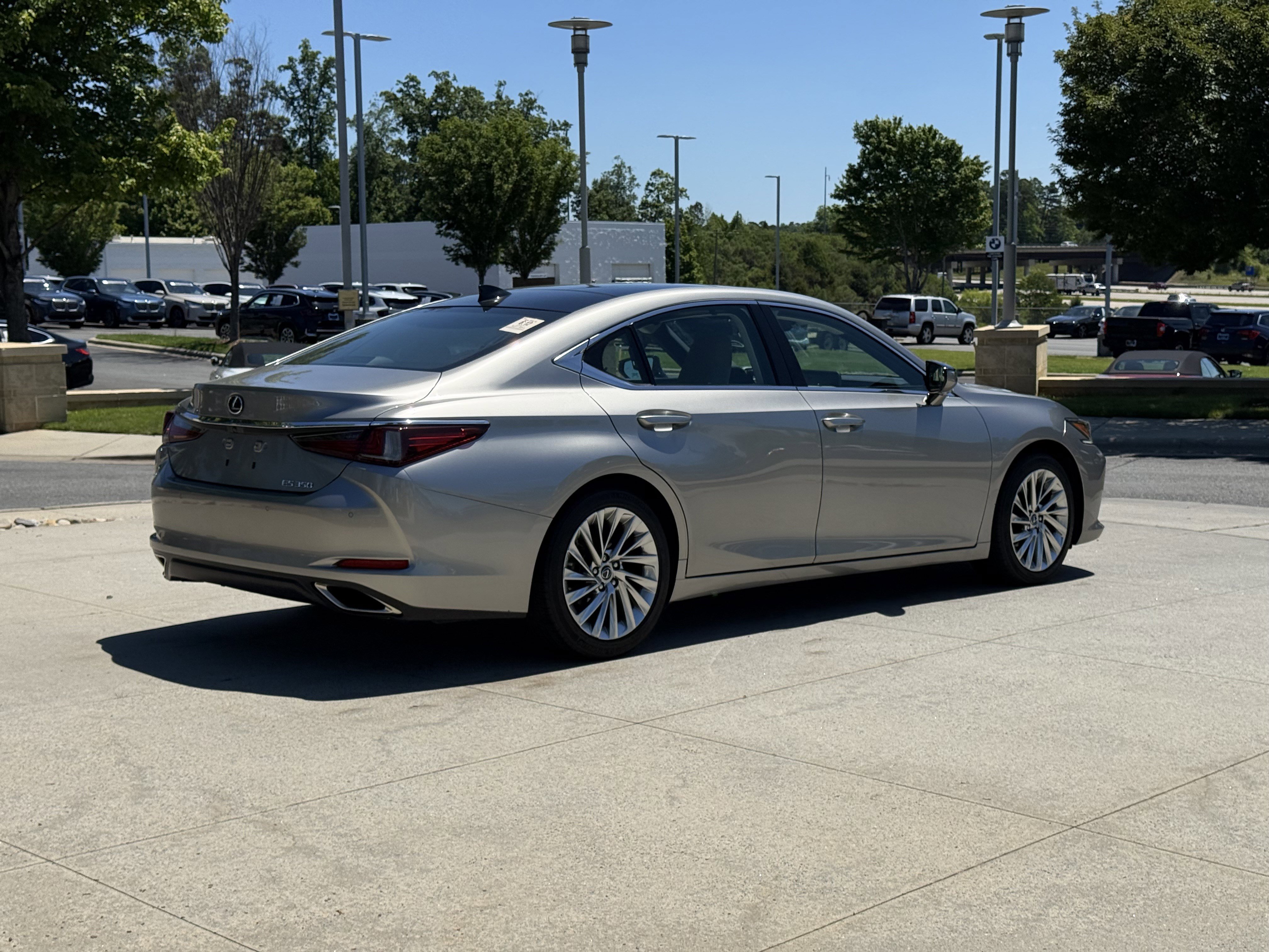 Used 2021 Lexus ES 350 Ultra Luxury w/ Accessory Package 2 FWD image 9