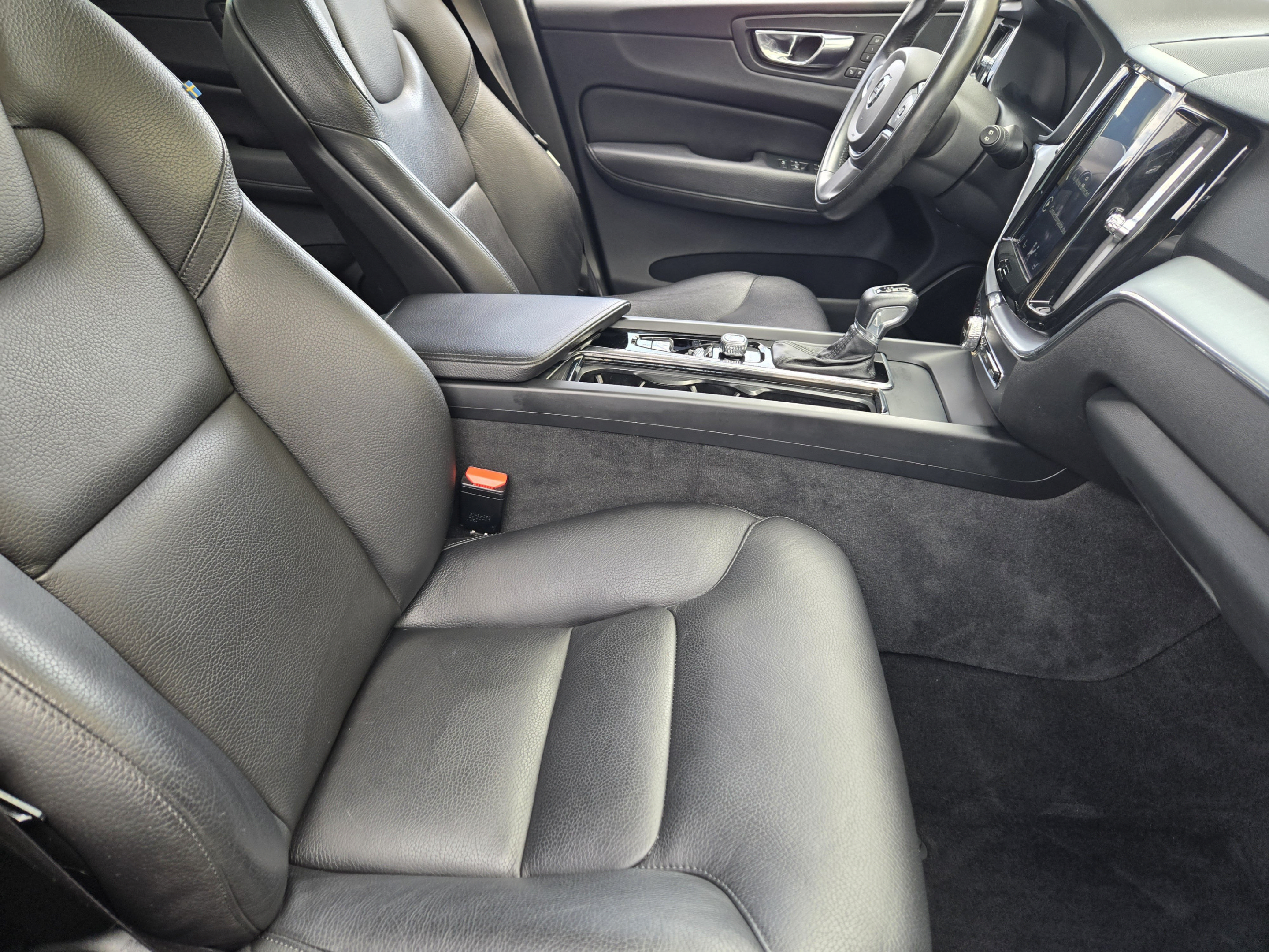 Used 2020 Volvo XC60 T5 Momentum AWD/4WD image 12