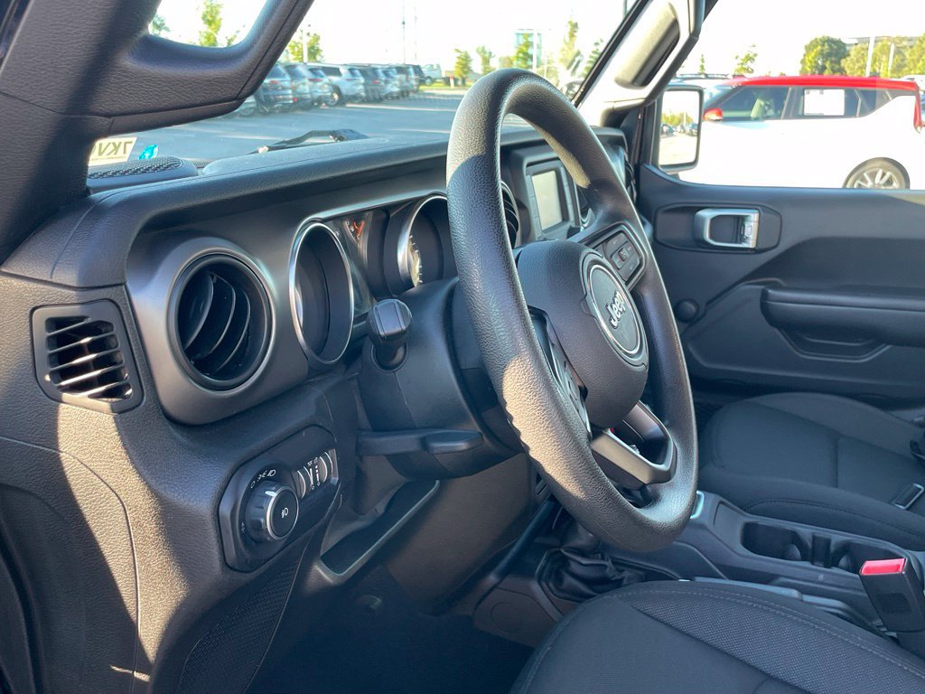 Used 2019 Jeep Wrangler Sport AWD/4WD image 9