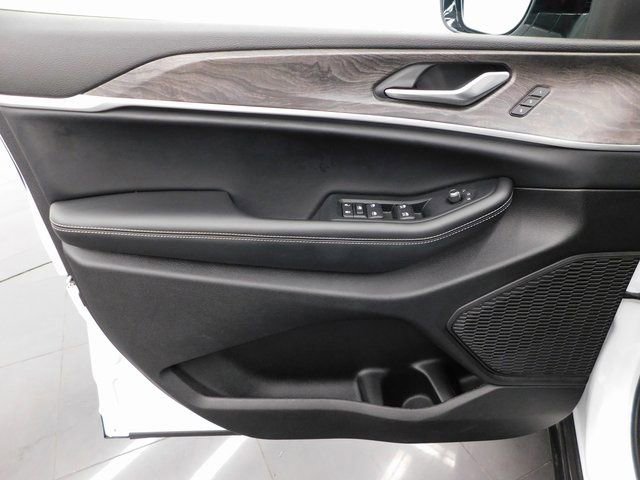 Used 2024 Jeep Grand Cherokee L Limited w/ Luxury Tech Group II image 21