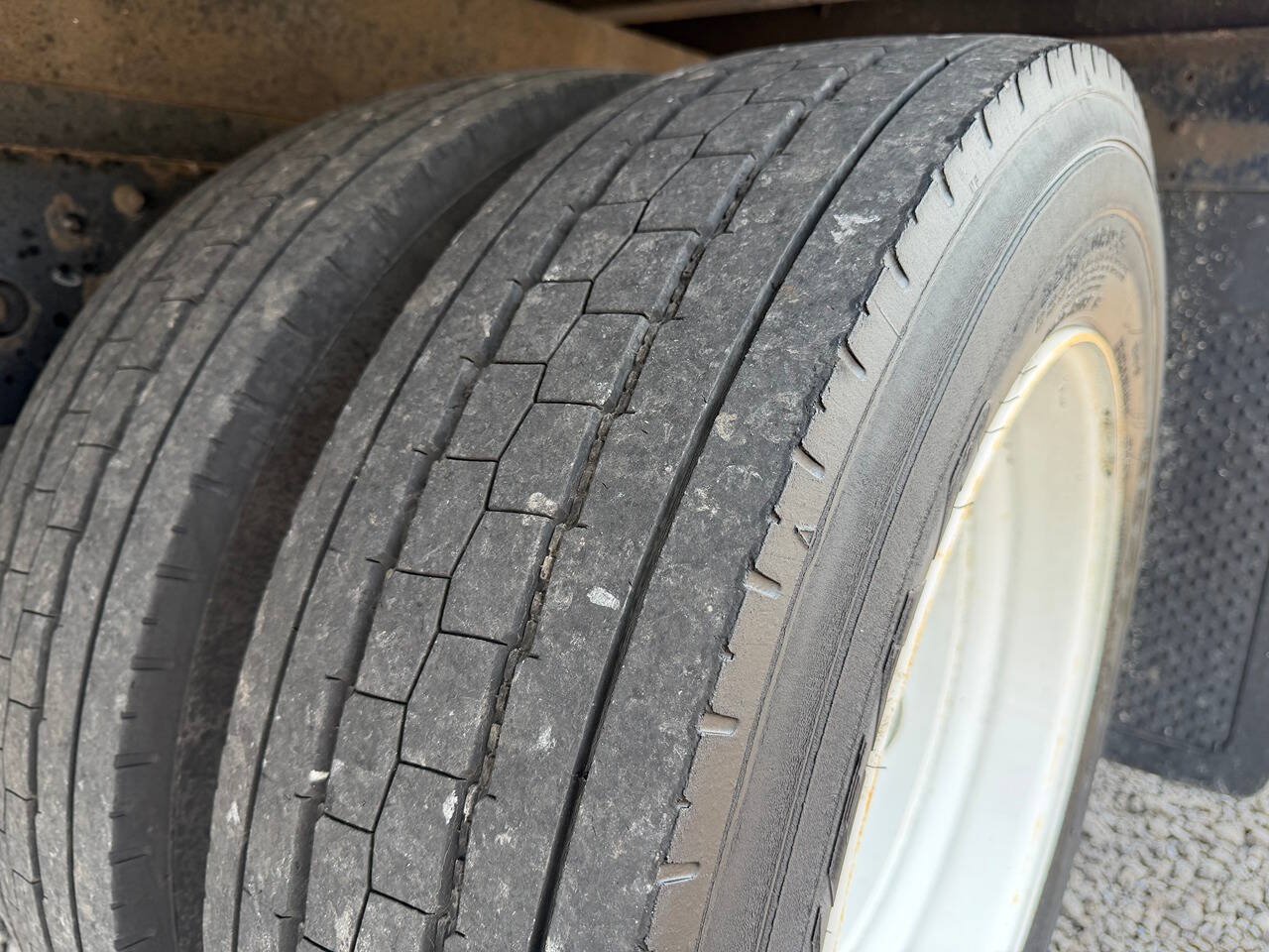 Used 2021 Isuzu NPR RWD image 19