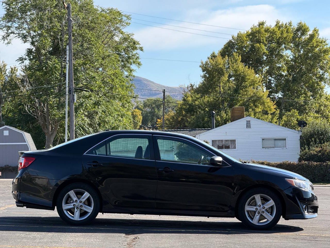 Used 2013 Toyota Camry SE FWD image 6