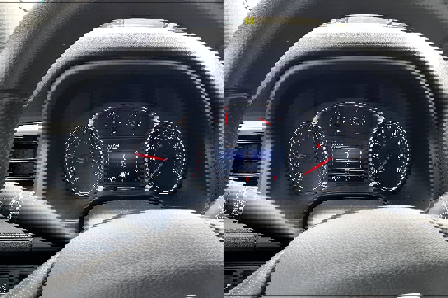 Used 2023 GMC Acadia SLE w/ Driver Convenience Package image 18