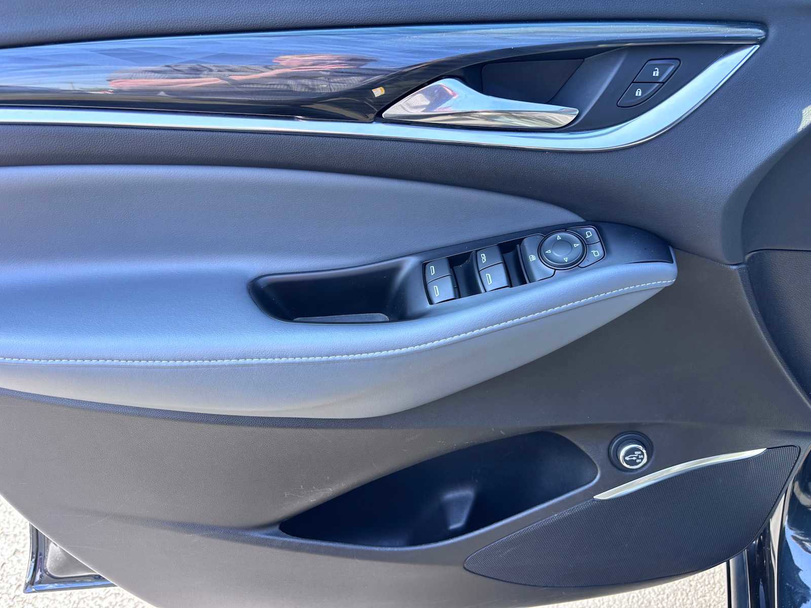 Used 2019 Buick Enclave Essence FWD image 19