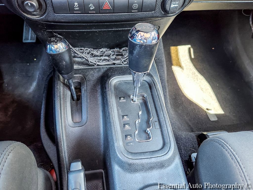 Used 2012 Jeep Wrangler Sahara w/ Connectivity Group AWD/4WD image 9