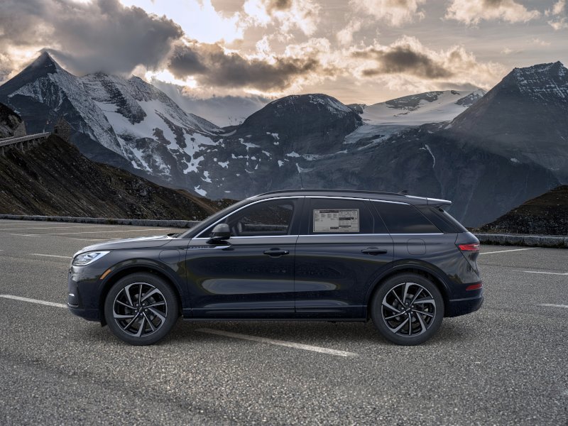 New 2026 Lincoln Corsair Grand Touring w/ Towing Package image 3