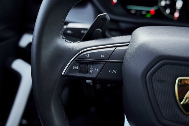 Used 2025 Lamborghini Urus SE image 55