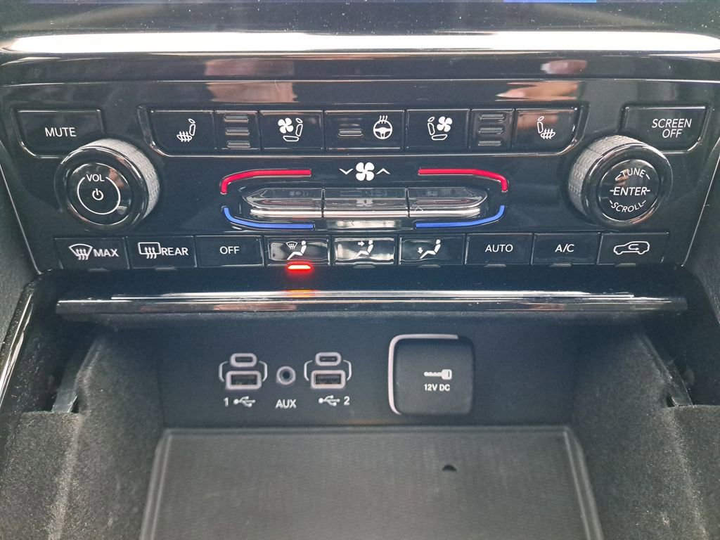 Used 2021 Jeep Grand Cherokee L Limited w/ Luxury Tech Group II image 22