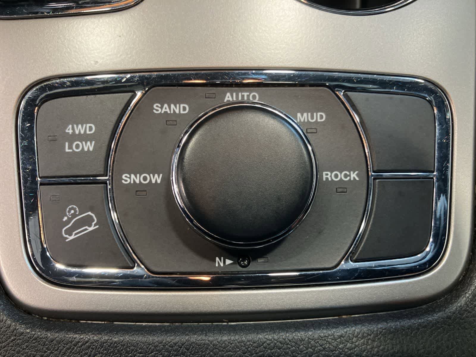 Used 2018 Jeep Grand Cherokee Limited w/ Luxury Group II AWD/4WD image 18