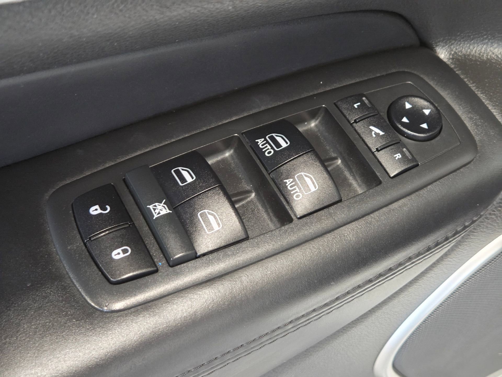Used 2018 Jeep Grand Cherokee Summit w/ Platinum Series Group RWD image 16