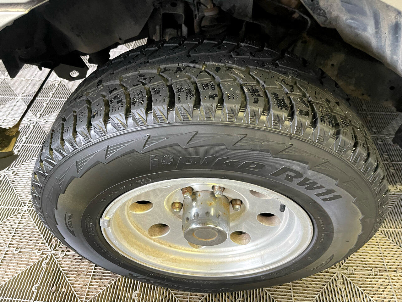 Used 2001 Nissan Frontier SE image 26