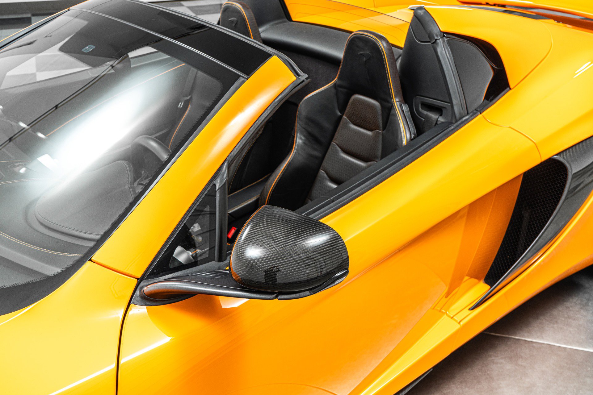 Used 2015 McLaren 650S Spider RWD image 35
