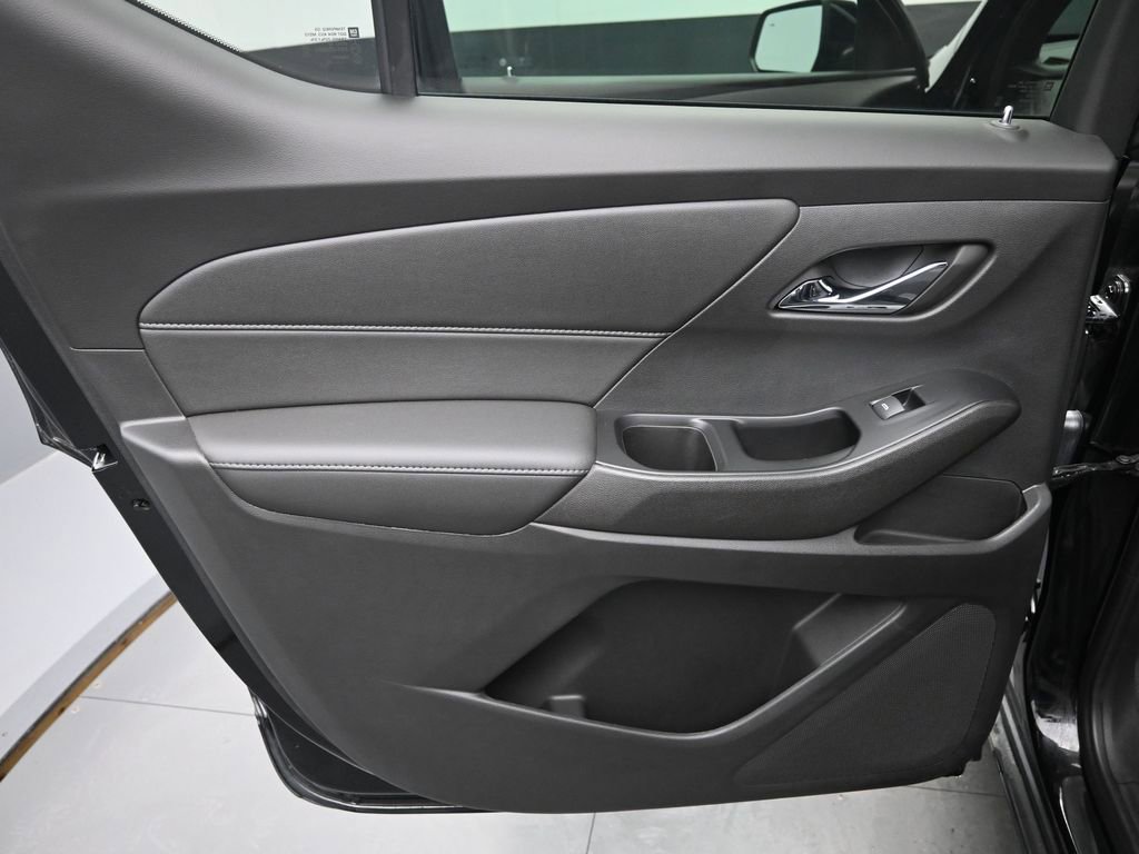 Used 2023 Chevrolet Traverse LT image 15