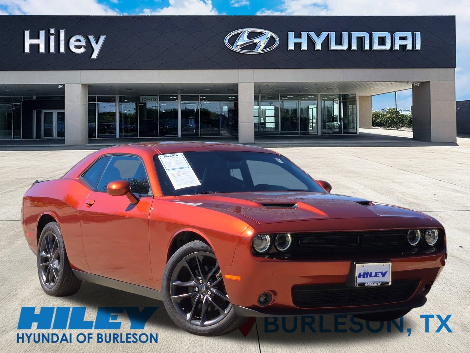 Used 2022 Dodge Challenger SXT w/ Plus Package image 2