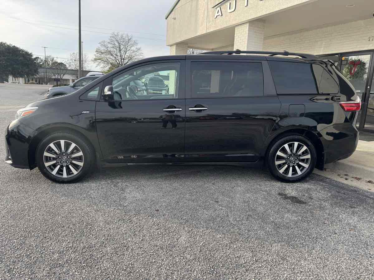 Used 2020 Toyota Sienna Limited Premium w/ Carpet Mat Package AWD/4WD image 45