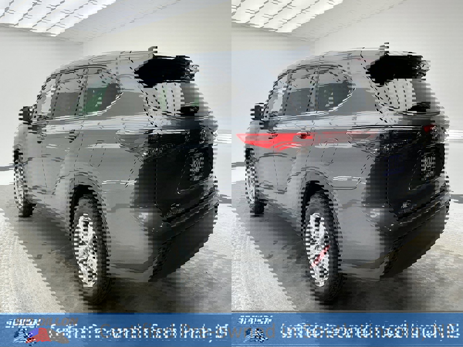 Used 2023 Toyota Highlander LE image 6