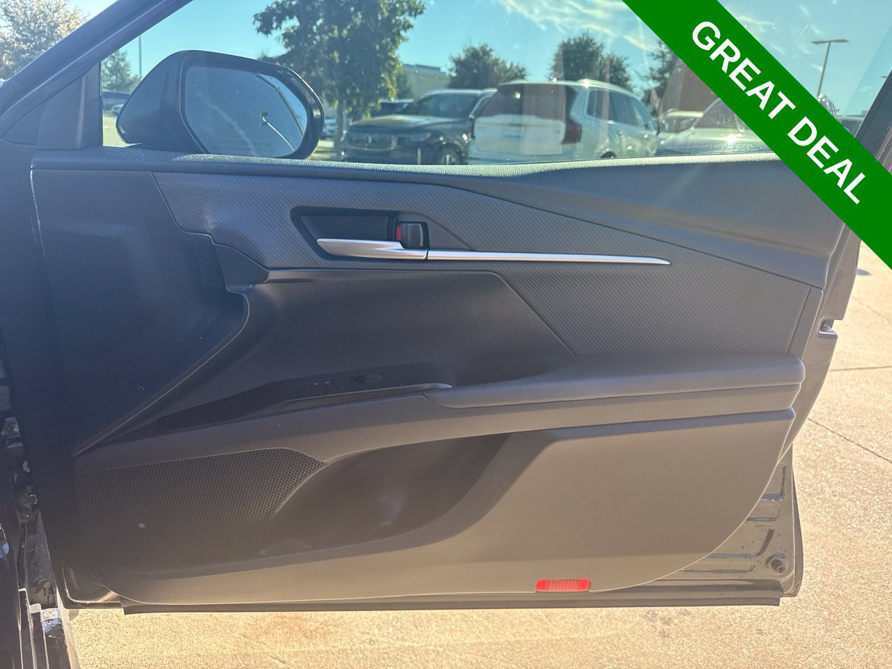 Used 2025 Toyota Camry SE w/ Multimedia Upgrade Package AWD/4WD image 16