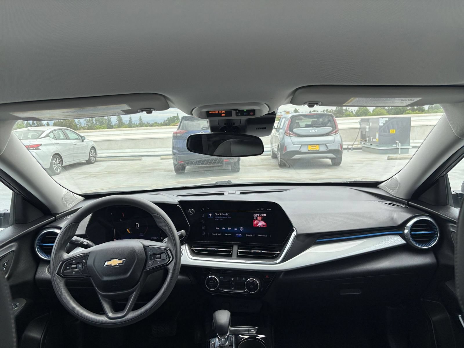 Used 2025 Chevrolet Trax LT FWD image 31