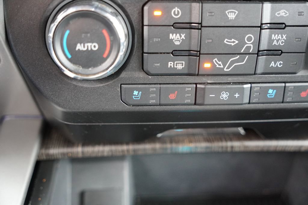 Used 2021 Ford F350 Lariat w/ Chrome Package image 29