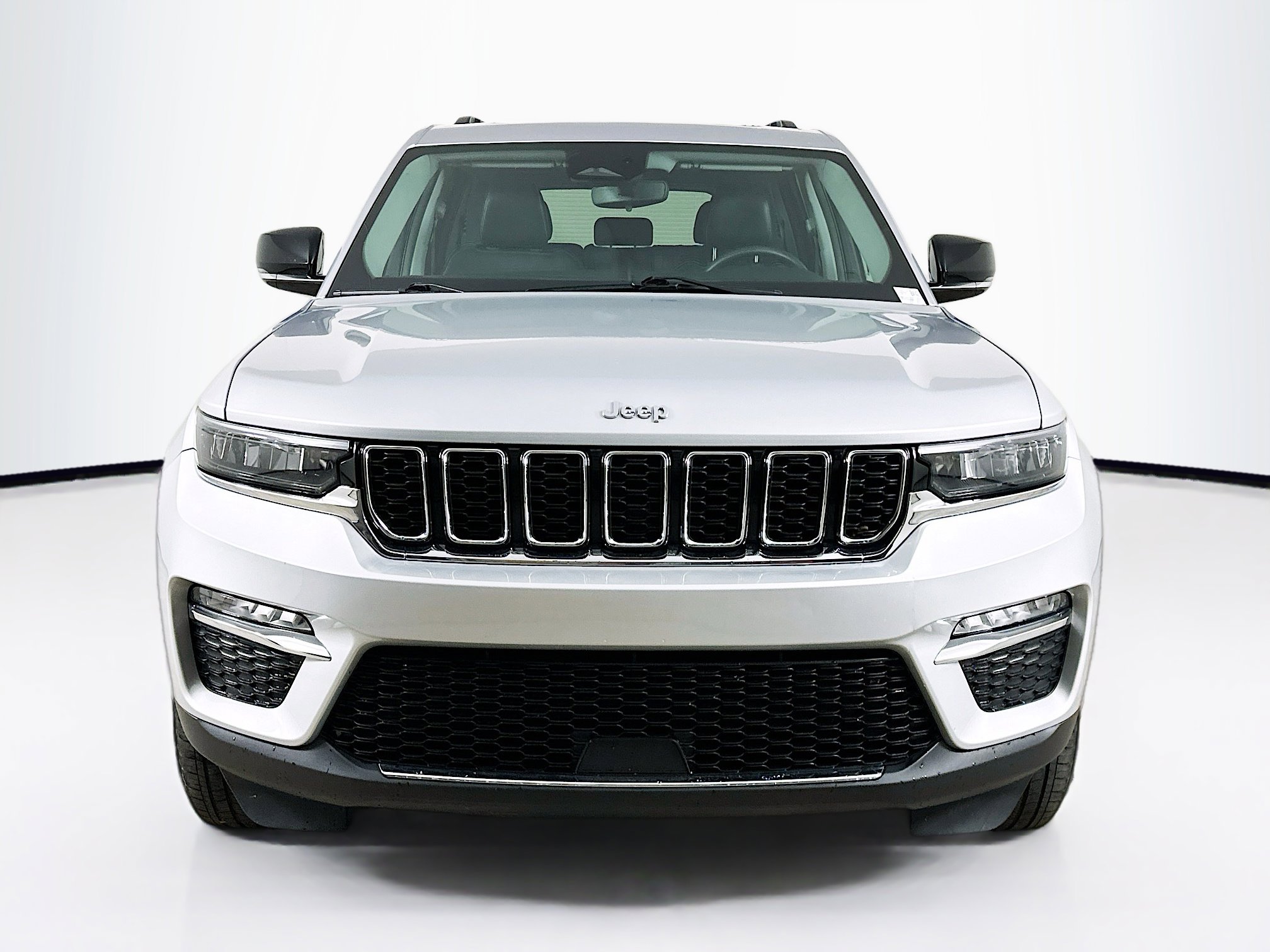Used 2023 Jeep Grand Cherokee Limited image 2