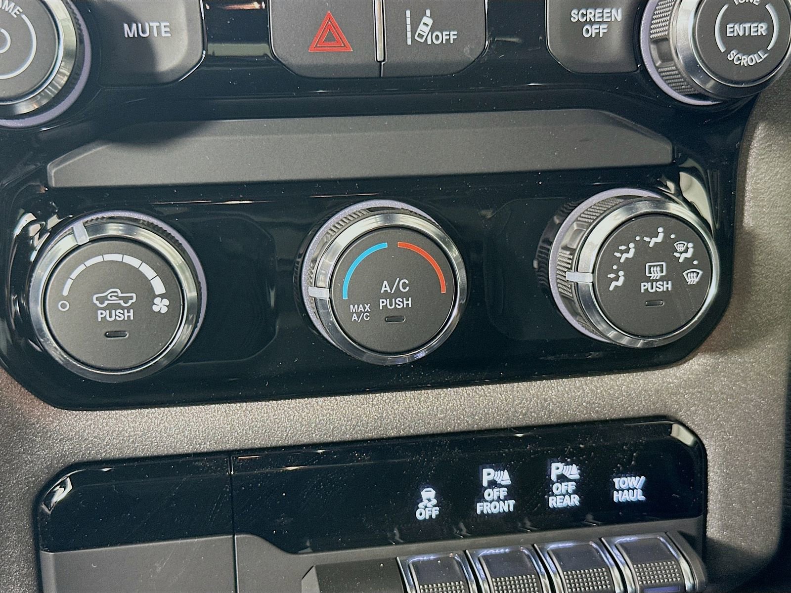 New 2026 RAM 1500 Express AWD/4WD image 15