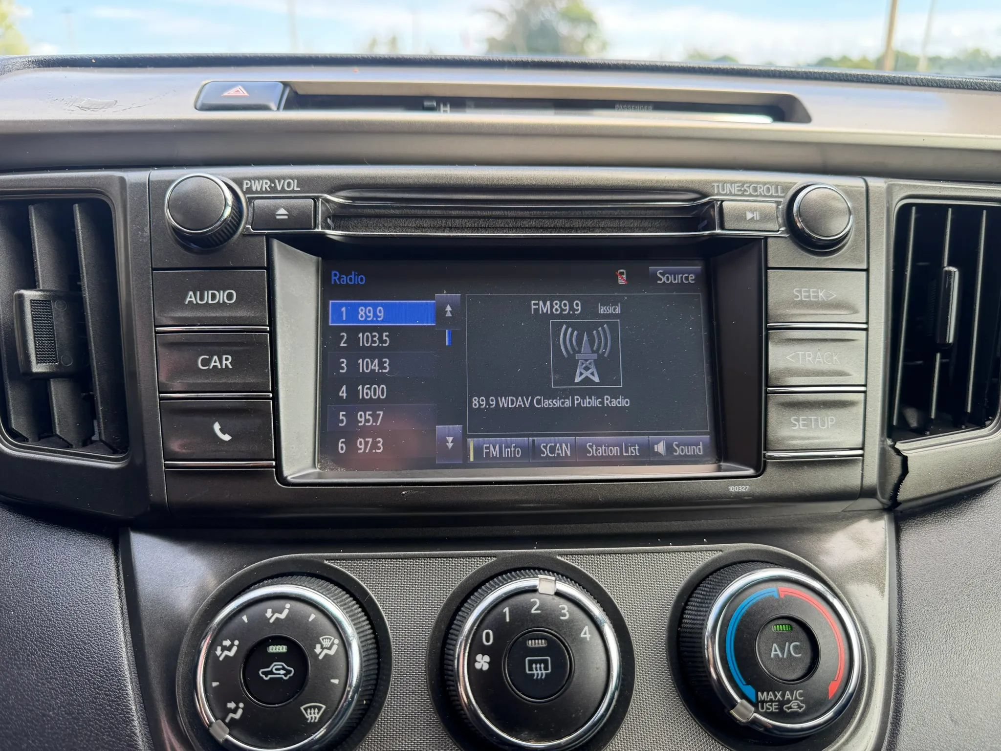 Used 2015 Toyota RAV4 LE FWD image 22