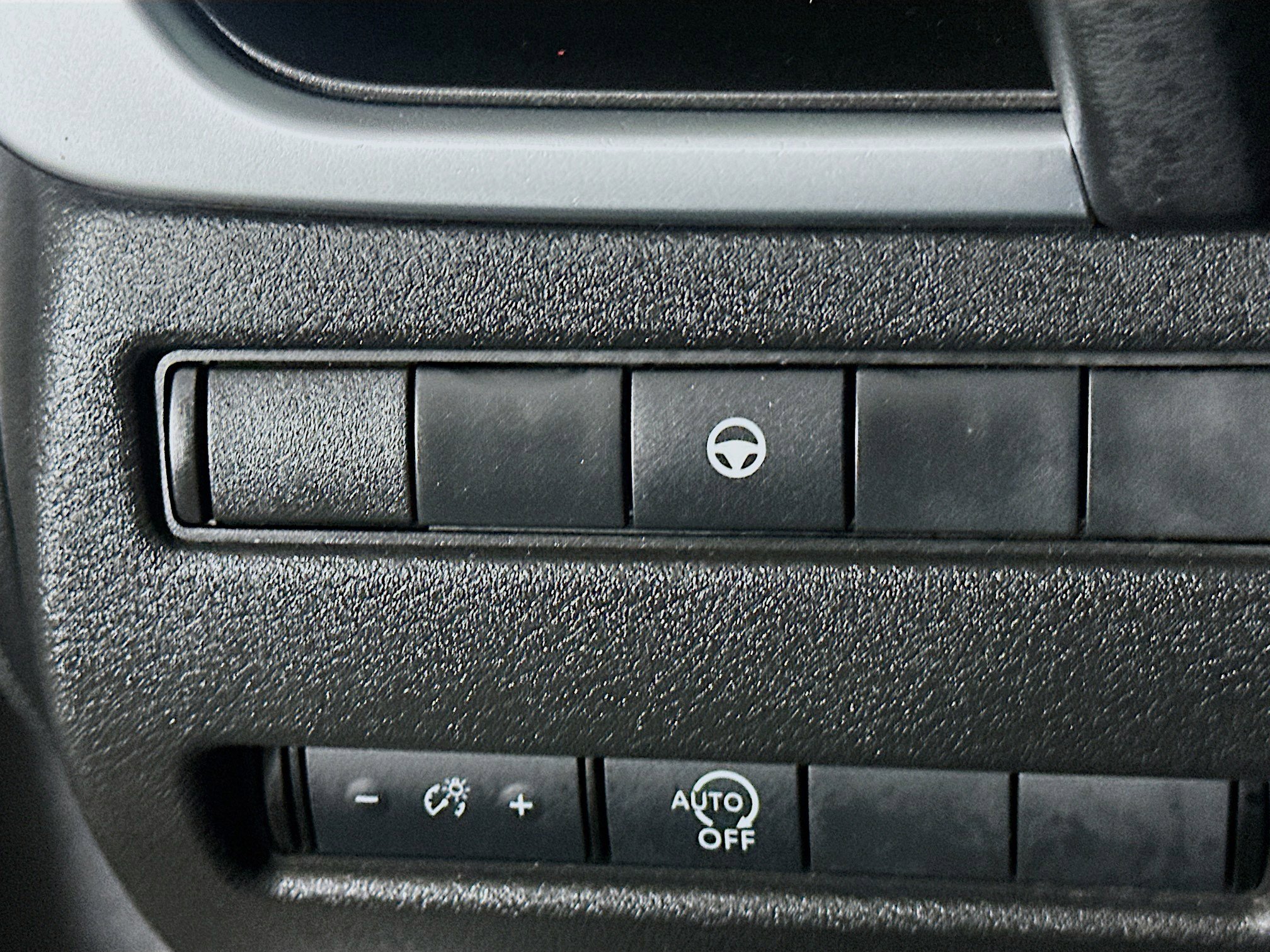 Used 2023 Nissan Rogue SV image 17