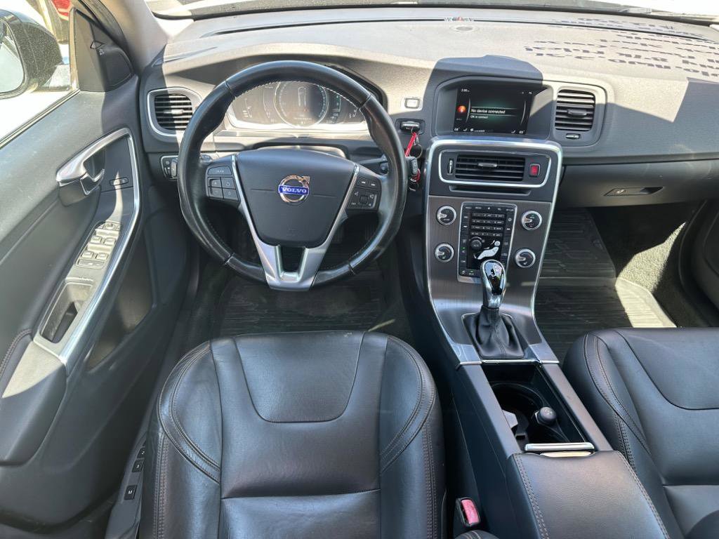 Used 2016 Volvo V60 T5 Cross Country image 4