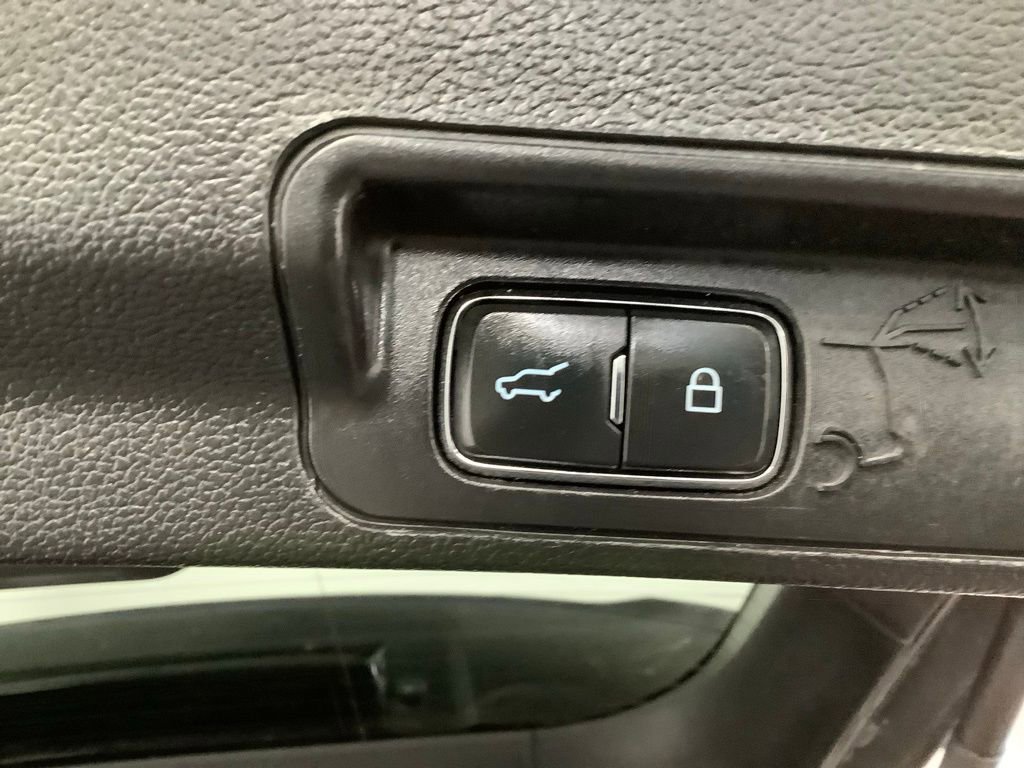 Used 2020 Ford Explorer Limited image 23
