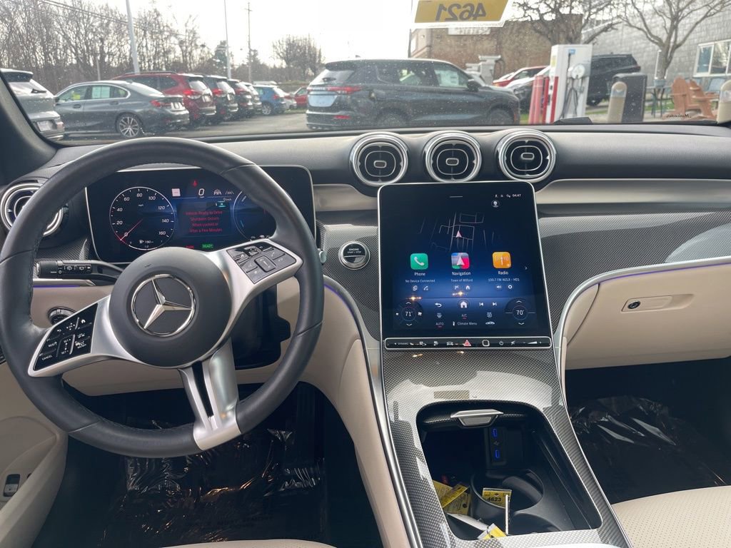 Used 2025 Mercedes-Benz GLC 350e 4MATIC image 11