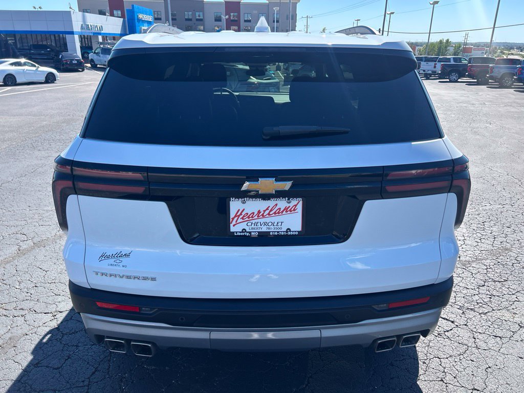 Used 2025 Chevrolet Traverse LT FWD image 6