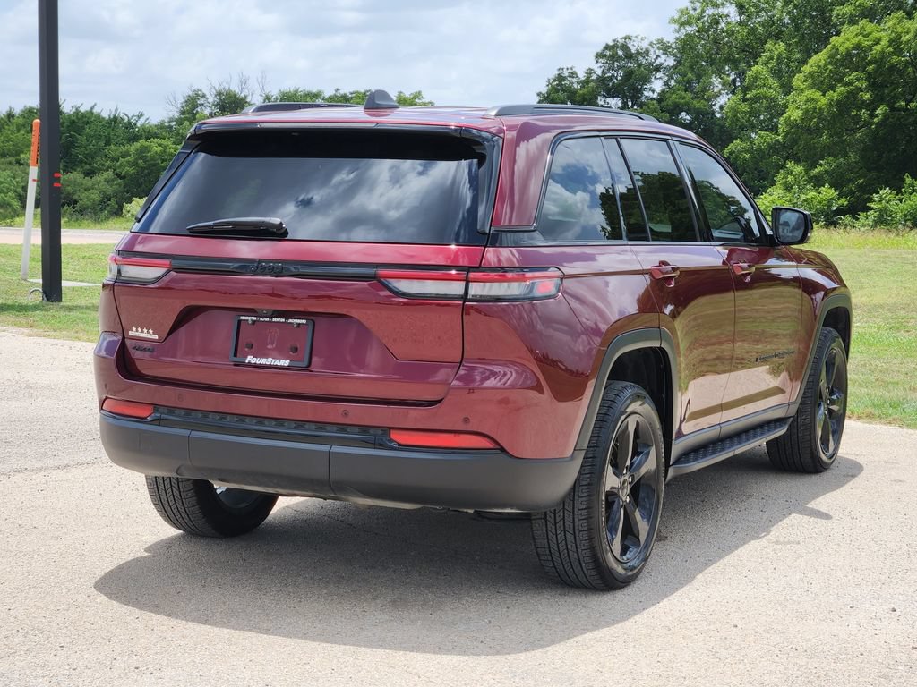 Used 2022 Jeep Grand Cherokee Altitude AWD/4WD image 6