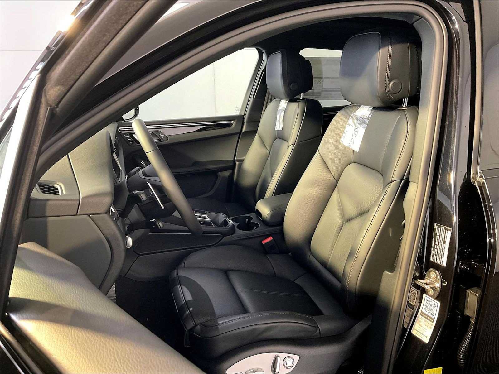 New 2026 Porsche Macan AWD/4WD image 5