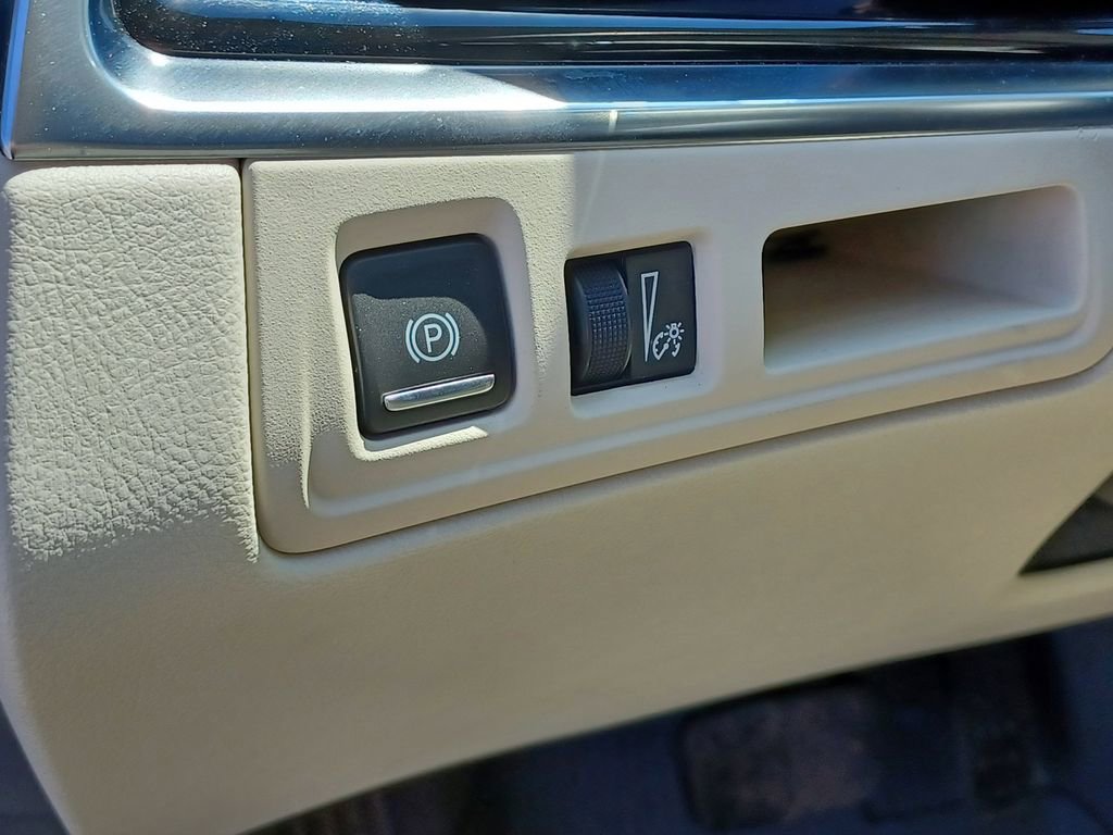 Used 2025 Cadillac XT6 Premium Luxury w/ LPO, Floor Liner Package AWD/4WD image 17