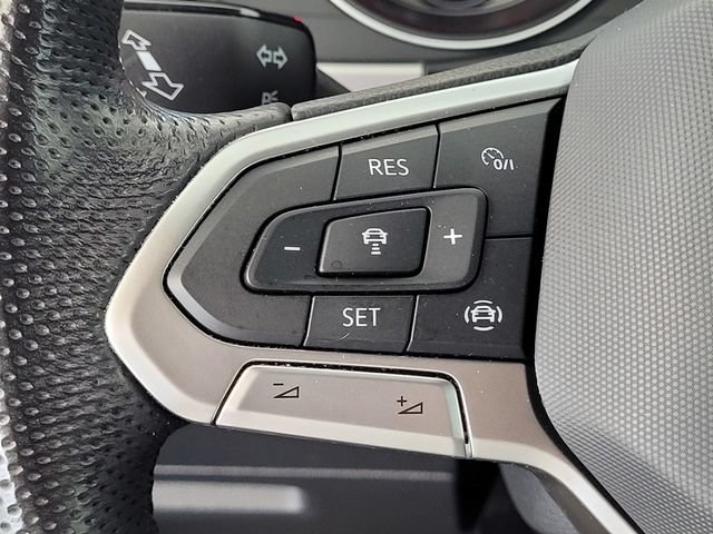 Used 2020 Volkswagen Atlas Cross Sport SE w/ Panoramic Sunroof Package FWD image 24
