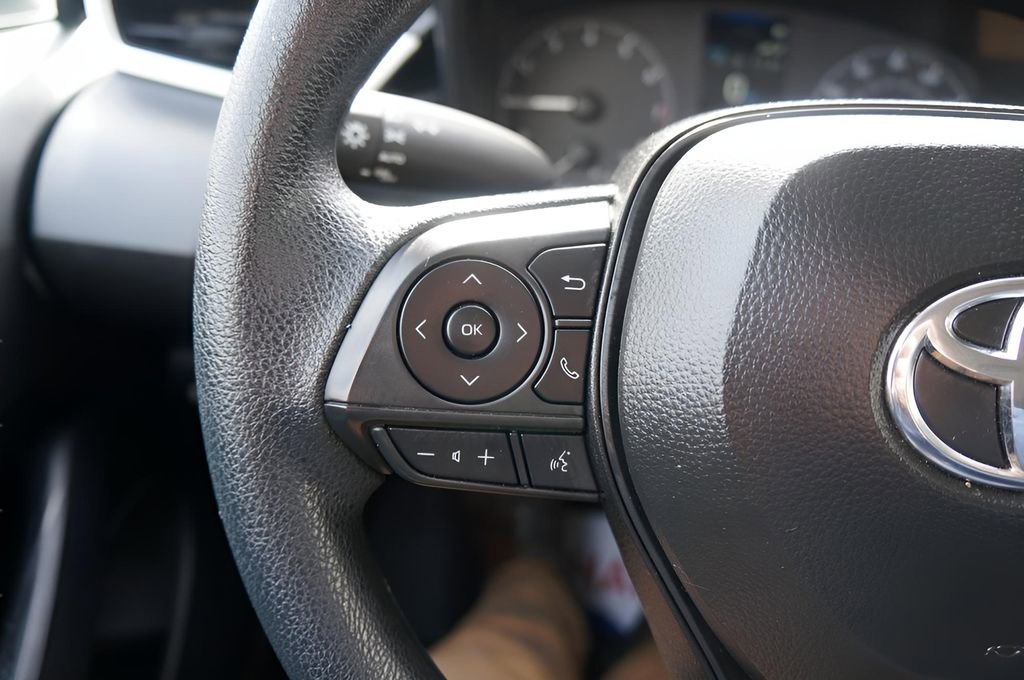 Used 2025 Toyota Corolla LE image 18