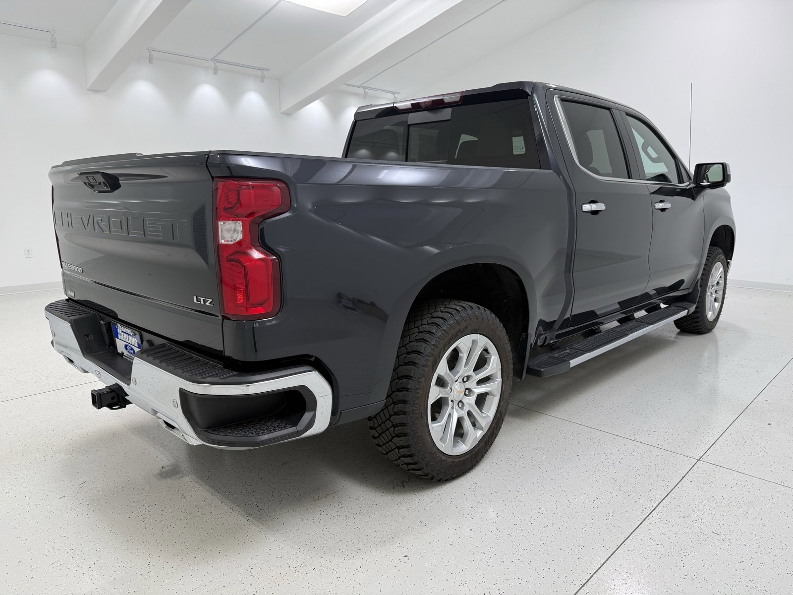 Used 2024 Chevrolet Silverado 1500 LTZ image 7