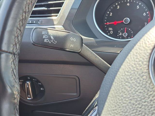 Used 2018 Volkswagen Tiguan SEL FWD image 11