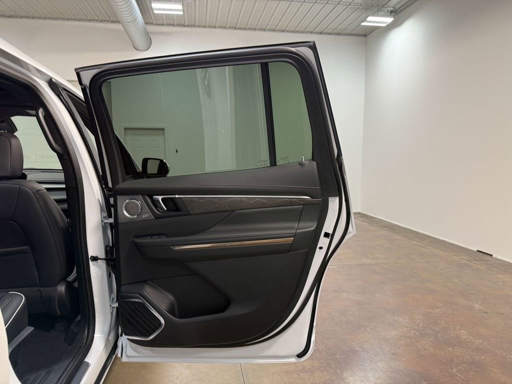 Used 2025 Buick Enclave Avenir w/ Super Cruise Package AWD/4WD image 66