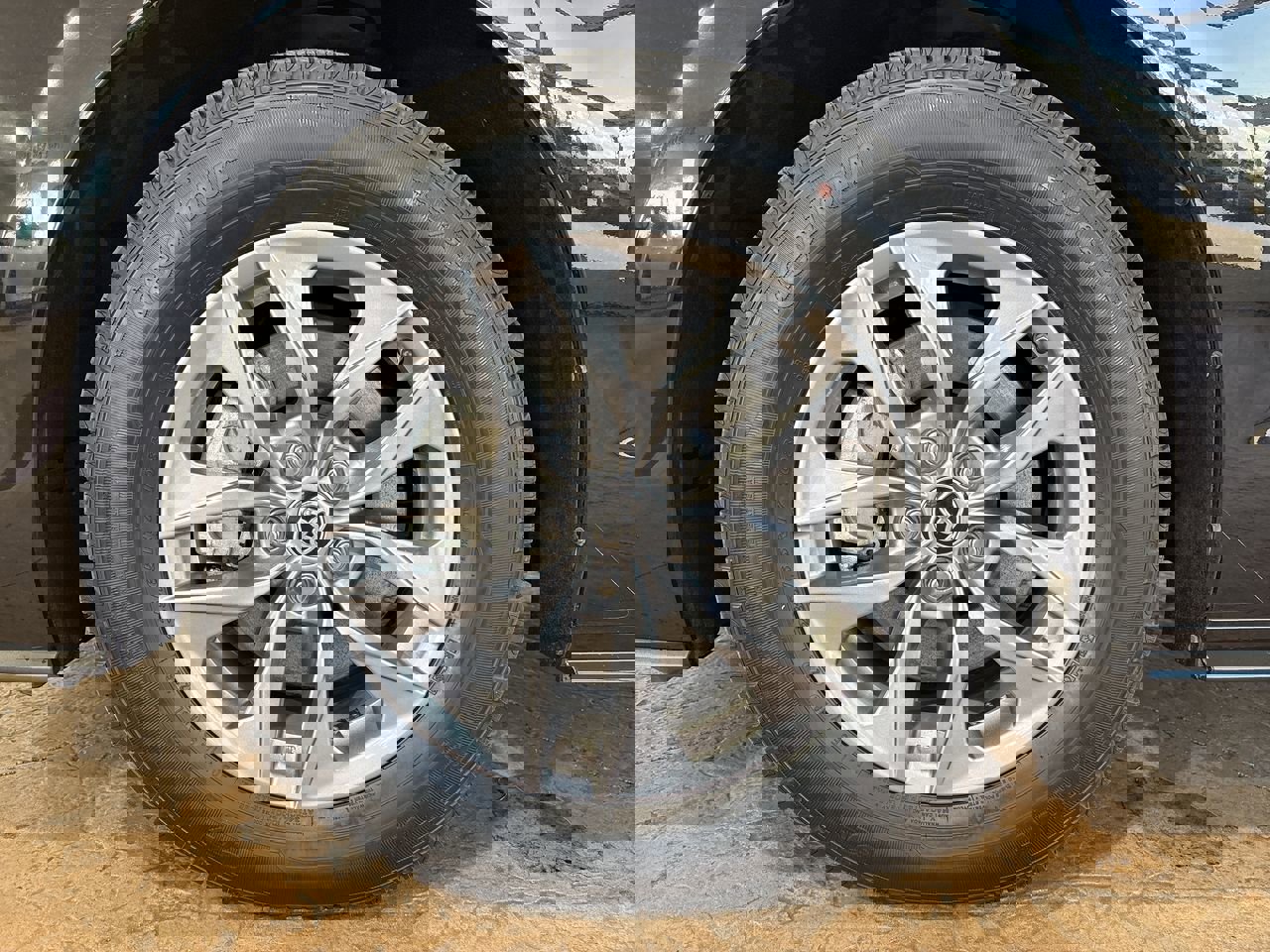 Certified 2025 Toyota Sienna XLE image 10