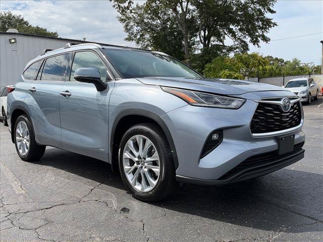 Used 2023 Toyota Highlander Limited AWD/4WD image 2