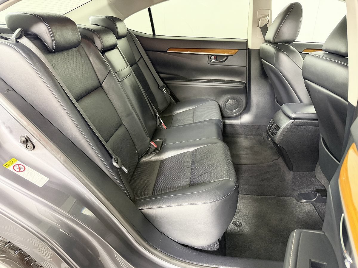 Used 2014 Lexus ES 300h w/ Luxury Package w/Bamboo Trim FWD image 42