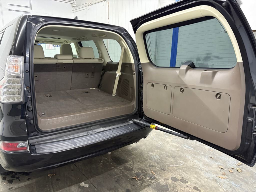 Used 2019 Lexus GX 460 Premium w/ Premium Package image 14