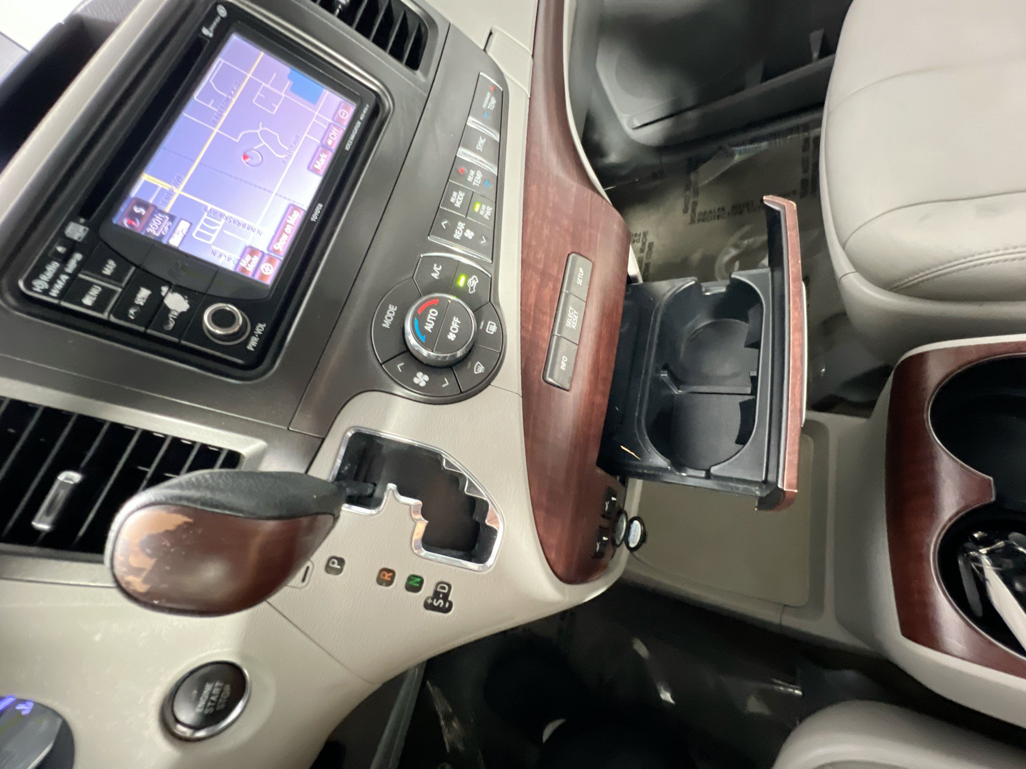 Used 2013 Toyota Sienna XLE w/ Entertainment Pkg AWD/4WD image 25